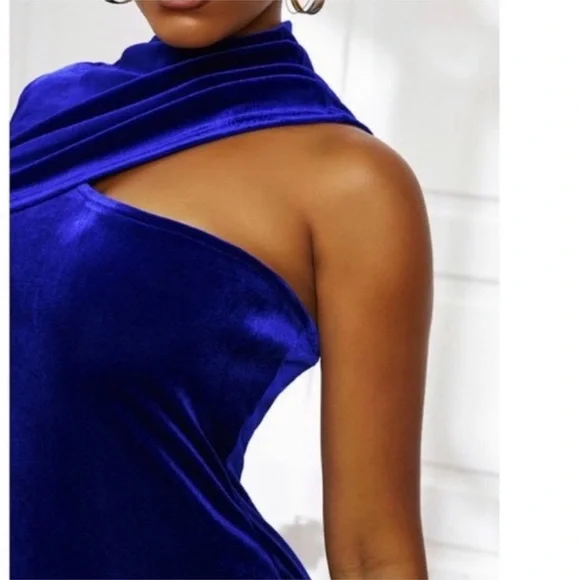 Velvet One Shoulder BodyCon Dress - Picture 4 of 7